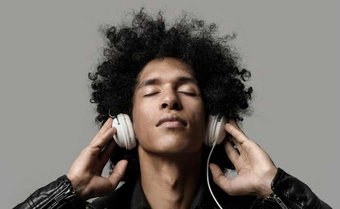 Apple Challenges Spotify